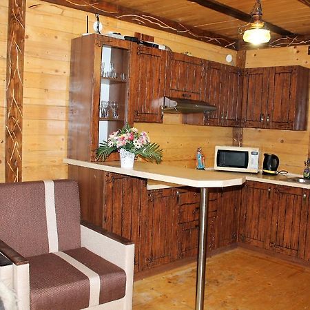 Szlachta Cottage Boekovel Buitenkant foto